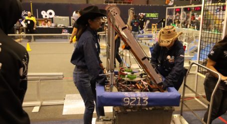 Jóvenes de Escuela Técnica Roberto Rocca, en Pesquería, Nuevo León, parten al mundial de Robótica en Houston